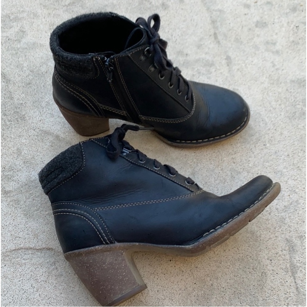 Clark's Women's Black Leather Heeled Ankle Bootie Size 8.5